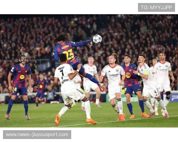 巴萨逆转欧冠晋级，孔德成为历史首位单场双头球破门球员