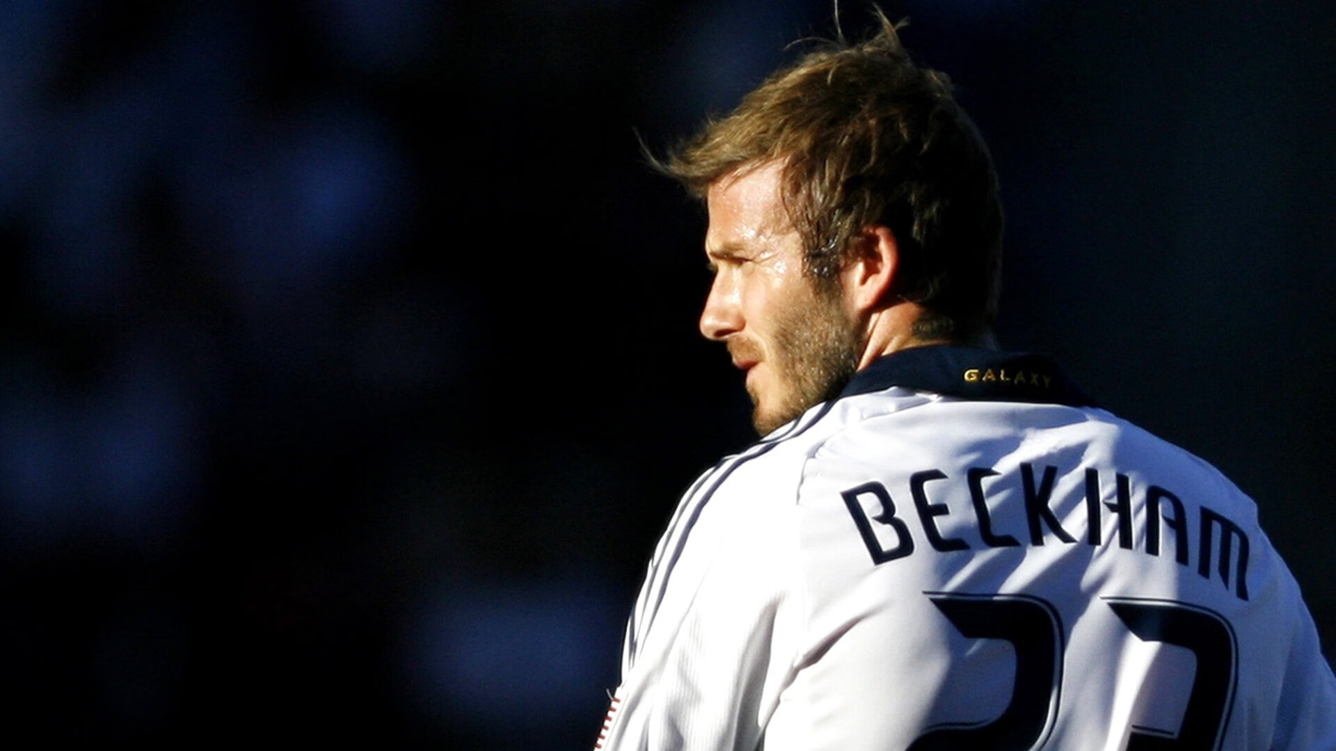 奥预赛中国青年队迎战 球迷现场气氛热烈,中国国家青奥队