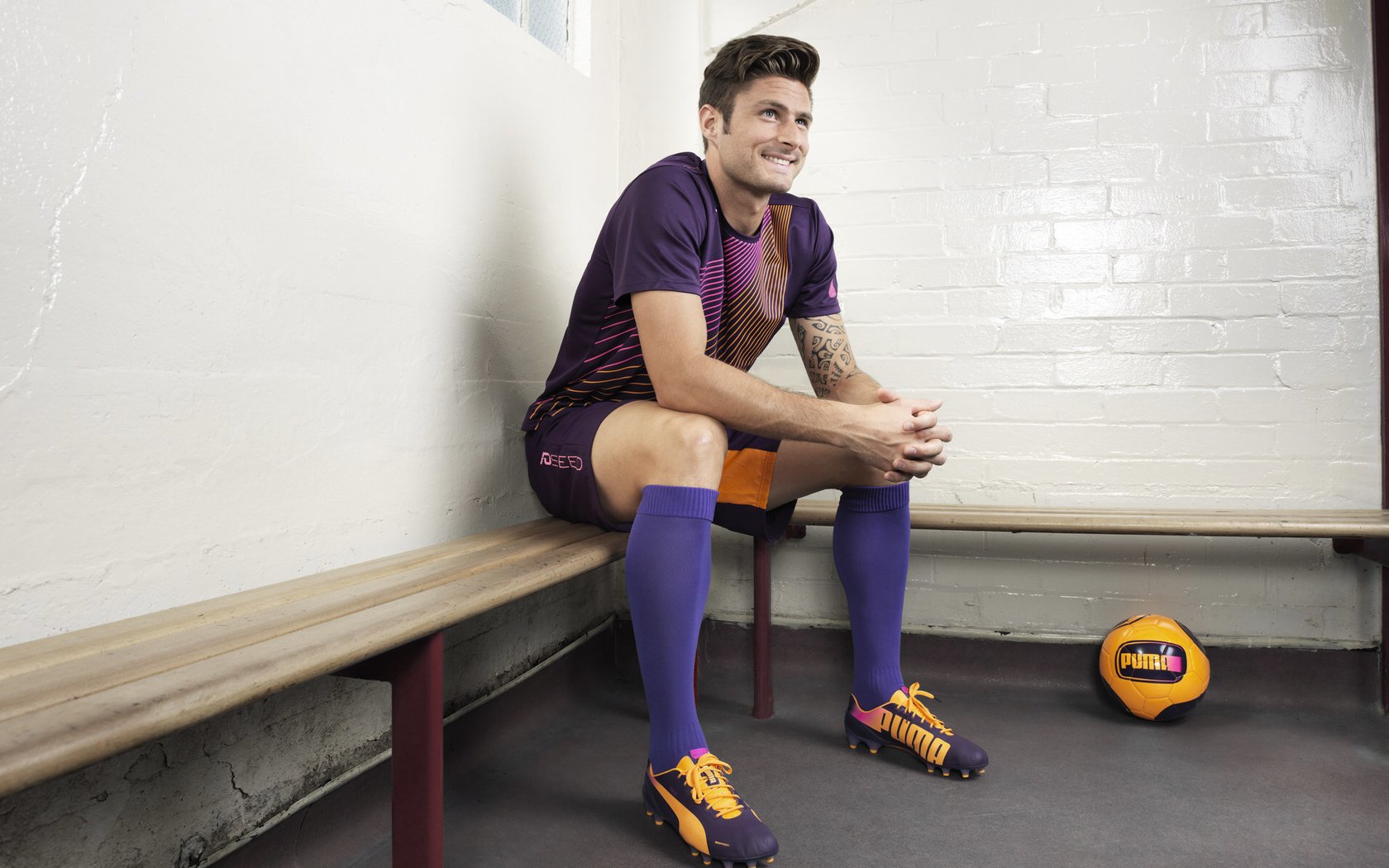 巴黎圣日耳曼稳步跻身榜首，豪取多连胜