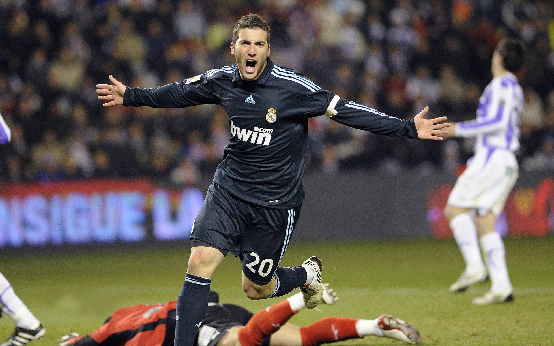 英超冠军激战:悬念不断,精彩绝伦!,英超 冠军